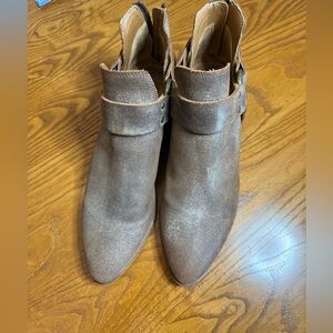 Frye Harness Back Zip booties in distressed brown leather. Sz 9.5